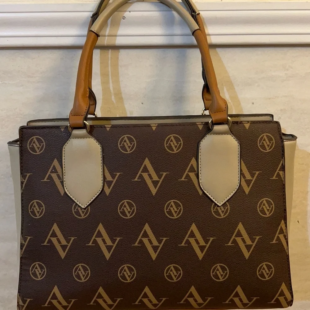 ADRIENNE VITTADINI Signature Collection Brown PU Leather Designer Tote Bag